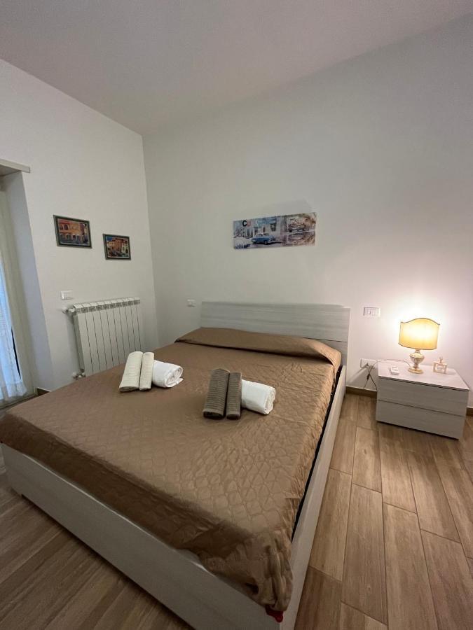 Bed&Breakfast Del Viaggiatore Фонди Экстерьер фото
