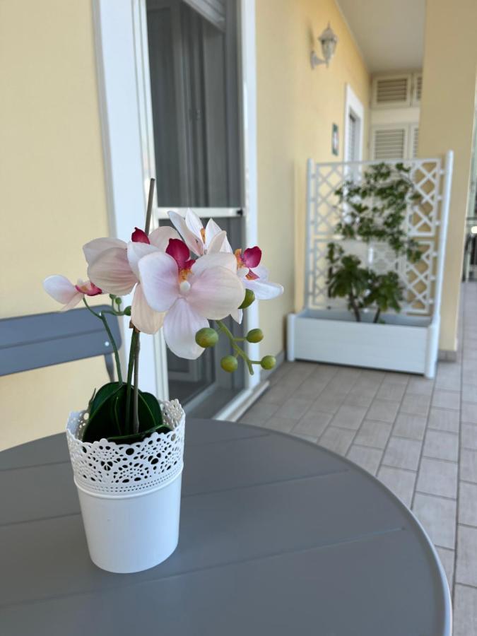 Bed&Breakfast Del Viaggiatore Фонди Экстерьер фото